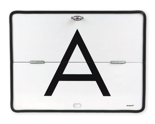 Weißes Schild mit schwarzem A mit Kantenschutz horizontal klappbar